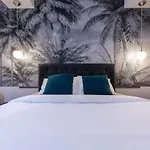 Decorated 2 Bedrooms Air Conditionning, City Center