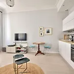 Very 2p With Comfort, Center Ac/wifi Apartment *