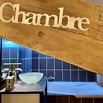 Lovely & Cozy Duplex Heart Of With Bathtub! * Nice