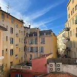 Une Pepite Place Massena