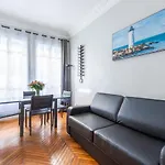 Art Deco Flat 45 M² Apartment *