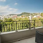 Charming Studio With Balcony In Nice