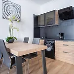Sunny And Modern Baquis Flat