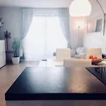 Modern And Peaceful Flat With Terrace And Parking