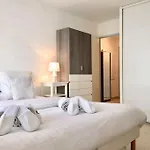 Modern And Peaceful Flat With Terrace And Parking * Nice