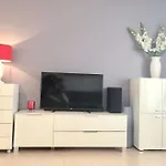 Modern And Peaceful Flat With Terrace And Parking