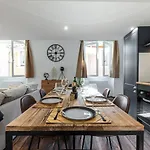 Spacious 2 Bdr Old Town Heart Apartment