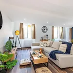 Apartment Spacious 2 Bdr Old Town Heart *