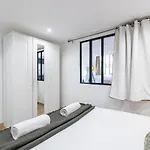 Spacious 2 Bdr Old Town Heart Apartment *