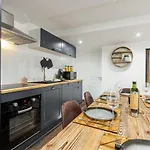 Spacious 2 Bdr Old Town Heart Nice
