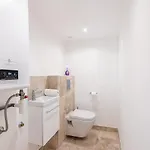 Spacious 2 Bdr Old Town Heart Apartment
