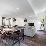 Spacious 2 Bdr Old Town Heart *