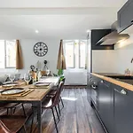 Spacious 2 Bdr Old Town Heart Nice