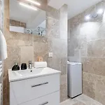 Spacious 2 Bdr Old Town Heart