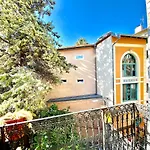 Lovely & Sunny Loft Heart Of Nice With A/C!