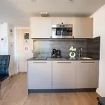 Central Lamartine Flat - Brand New