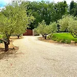 Exotic 4 Bedroom Villa Near Aix En Provence