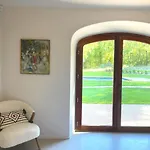 Exotic 4 Bedroom Villa Near Aix En Provence