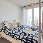 L17 Arenas Suite 3 Balconies/Parking, 5Mins To The Sea