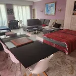 Big 140m2 5min Walk To Sea &promenade 3 Double Rooms,big Living 42m2, 3 Showers,9 Beds, Free Parking Apartment *