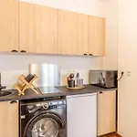 L13 Staywiz Us - Central Flat 5Mins Walk To Beach Ac Balcon Wifi