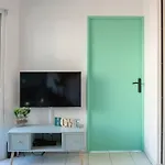 L44 1bdr Flat 10mins Walk To Port/balcon, Parking, Ac Apartment