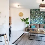 L44 1bdr Flat 10mins Walk To Port/balcon, Parking, Ac Apartment *