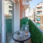 L44 1bdr Flat 10mins Walk To Port/balcon, Parking, Ac Apartment