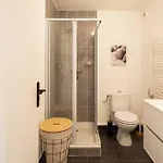 L44 1bdr Flat 10mins Walk To Port/balcon, Parking, Ac Apartment *