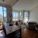 : Beau Trois Pieces Lumineuse Avec Vue Degagee. Apartment