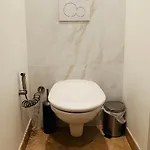 Apartment The Nice: Cozy 3-room Airport Getaway