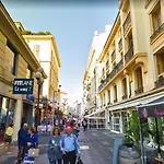 Haliviera - Golden Square, 1min From *