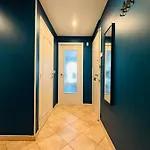 The Nice: Cozy 3-room Airport Getaway Apartment