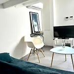 Bright Apartment Near The Sea