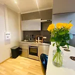 Magnifique 60m2 ,3 Pieces , Equipee,tres Lumineux, 2 Minutes A Pied De La Plage * Nice