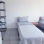 Apartment Renovated Airport Apartments: Transit Hub With Parking *