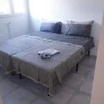 Apartment Renovated Airport Apartments: Transit Hub With Parking *