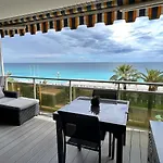 Apart-A-Nice : A Breathtaking View On The Sea