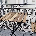 Bright Apartment Near The Carre D\'Or