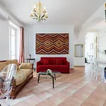 Large 2 Bdr Downtown - Ac & Terrace