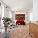 Large 2 Bdr Downtown - Ac & Terrace Nice