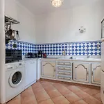 Large 2 Bdr Downtown - Ac & Terrace Apartment *