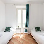 Large 2 Bdr Downtown - Ac & Terrace * Nice