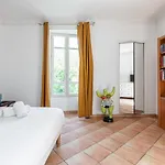 Large 2 Bdr Downtown - Ac & Terrace Apartment