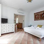 Large 2 Bdr Downtown - Ac & Terrace Nice
