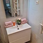 2 Pieces Apartment *