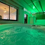 Loft Romantique Spa Apartment *