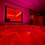 Loft Romantique Spa Apartment