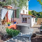 Beautiful Villa In A Peaceful Location In Nice