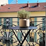 Ultra Central, Air Conditionned, Very Quiet!